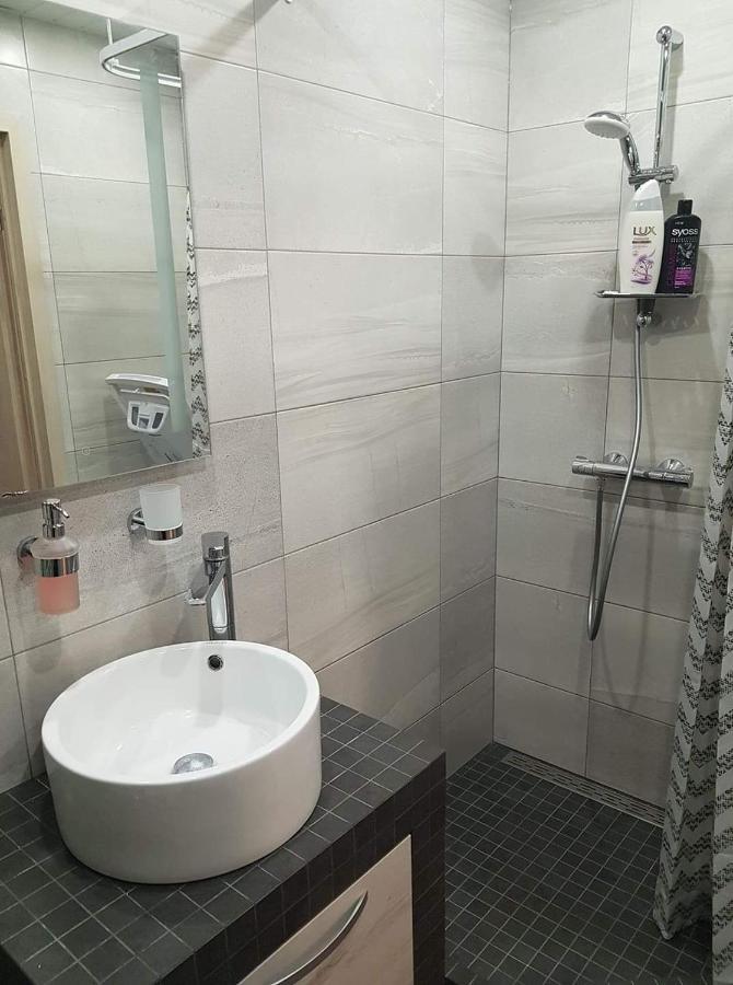 Cosy Home 10 Min From City Center 塔林 外观 照片